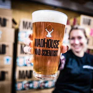 Mad Scientist Madhouse Pohár (400ml)